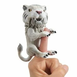 Flash Sale 💯 Wow Wee Fingerlings Untamed - Sabre Tooth Tiger - Silvertooth (Silver) 🔥